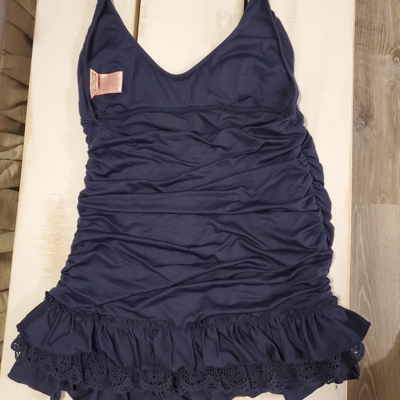 Swimsuit - Picture 2 of 7